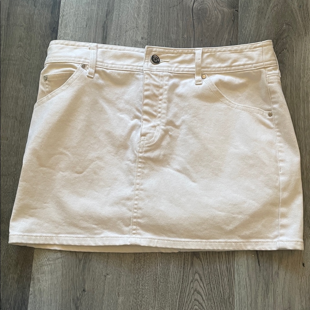 ARITZIA | WILFRED FREE STRAVER WHITE SKIRT